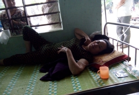 Vụ 26 người ngộ độc ở Quảng Bình là do ăn cua hấp kèm rau sống