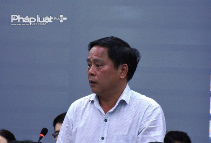 Ch&aacute;nh thanh tra Sở X&acirc;y dựng Đ&agrave; Nẵng Trần Văn Dũng ph&aacute;t biểu trong buổi họp b&aacute;o.