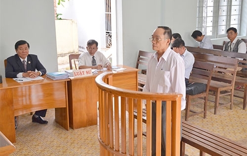 Xét xử nguyên Chủ tịch Hội Văn học Nghệ thuật tỉnh Bình Thuận