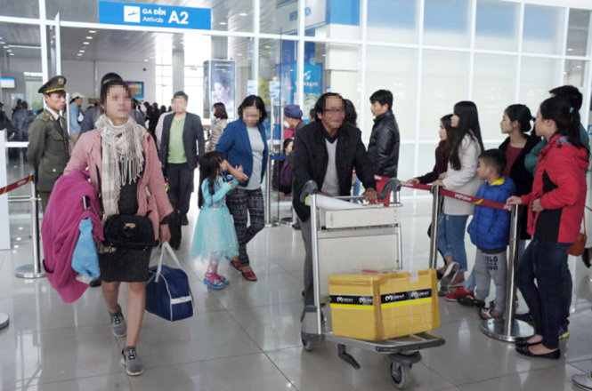 Đề xuất tăng gi&aacute; trần v&eacute; m&aacute;y bay hạng phổ th&ocirc;ng sẽ ảnh hưởng đến nhiều h&agrave;nh kh&aacute;ch - Ảnh: C.Anh