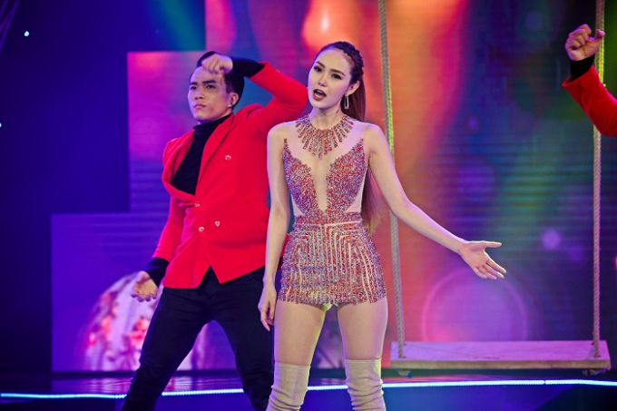 Minh Hằng lần đầu tiết lộ những