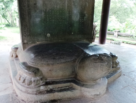 Tượng r&ugrave;a đội bia đ&aacute; Vĩnh Lăng ở khu di t&iacute;ch Lam Kinh - Thanh Ho&aacute;. Ảnh: dantri.com.vn