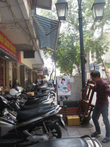 H&igrave;nh ảnh mất mỹ quan đ&ocirc; thị sau khi thực hiện chiến dịch vỉa h&egrave;