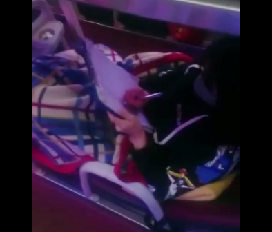 Kh&aacute;ch ghi t&ecirc;n v&agrave;o danh s&aacute;ch.