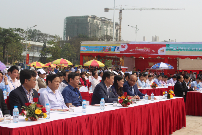 L&atilde;nh đạo UBND tỉnh, c&aacute;c sở ban ng&agrave;nh tham gia buổi khai mạc.&nbsp;