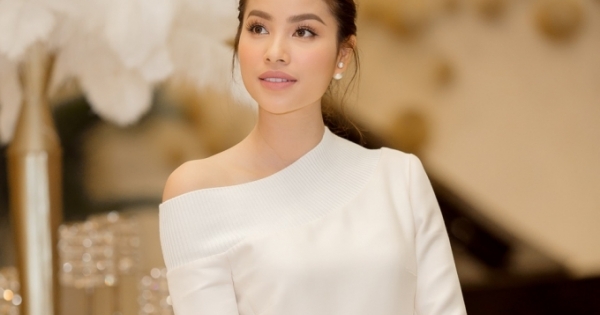 Hoa hậu Phạm Hương ra mắt MV “Và lắng nghe mình” kể về khoảng thời gian cùng cực nhất trong tâm hồn