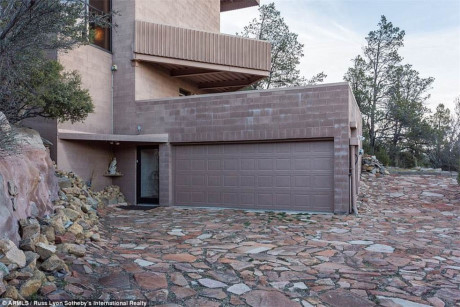 Phát sốt với ngôi nhà 'tổ chim ưng' giá 34 tỷ đồng