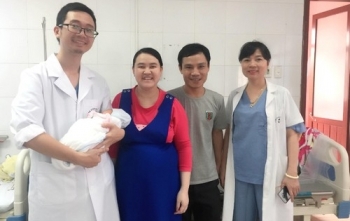 Bé gái Việt chào đời từ trứng đông lạnh