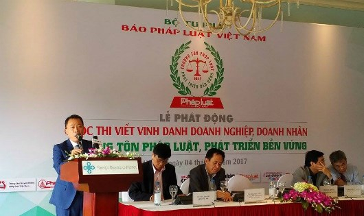 Ph&aacute;t động Cuộc thi, Tiến sĩ Đ&agrave;o Văn Hội, Tổng bi&ecirc;n tập B&aacute;o Ph&aacute;p luật Việt Nam, Trưởng ban Tổ chức Cuộc thi đồng thời k&ecirc;u gọi sự chung tay của c&aacute;c nh&agrave; b&aacute;o, sự đồng h&agrave;nh của doanh nghiệp, doanh nh&acirc;n để Cuộc thi h&agrave;nh c&ocirc;ng tốt đẹp.