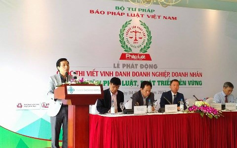 &Ocirc;ng Nguyễn Văn H&ugrave;ng - Ph&oacute; Vụ trưởng vụ b&aacute;o ch&iacute; Trung ương ph&aacute;t biểu, ghi nhận mục đ&iacute;ch &yacute; nghĩa Cuộc thi.