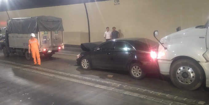 Hiện trường vụ va chạm trong khu vực hầm đường bộ Hải V&acirc;n.