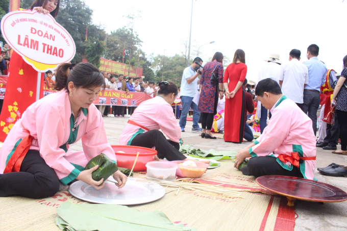 Giỗ Tổ H&ugrave;ng Vương 2017: Rộn r&agrave;ng hội thi g&oacute;i b&aacute;nh chưng, gi&atilde; b&aacute;nh giầy