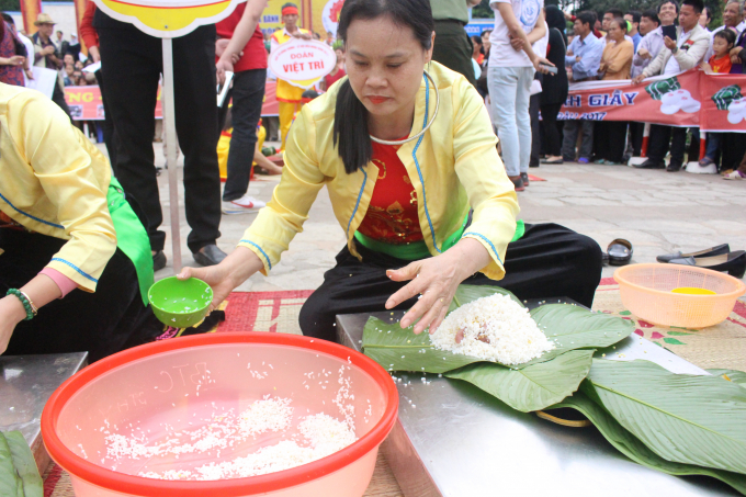 Giỗ Tổ H&ugrave;ng Vương 2017: Rộn r&agrave;ng hội thi g&oacute;i b&aacute;nh chưng, gi&atilde; b&aacute;nh giầy