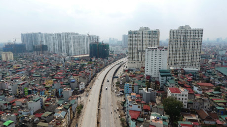 Lượng cung v&agrave; cầu ph&acirc;n kh&uacute;c nh&agrave; trung cấp v&agrave; b&igrave;nh d&acirc;n tại H&agrave; Nội ng&agrave;y c&agrave;ng tăng cao. Ảnh:&nbsp;Tiến Tuấn.