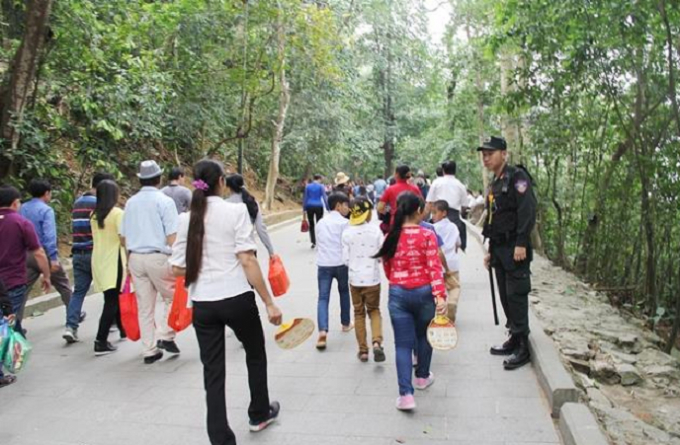 Lực lượng CSCĐ được huy động tối đa đảm bảo an ninh tại c&aacute;c nẻo đường về Lễ hội.