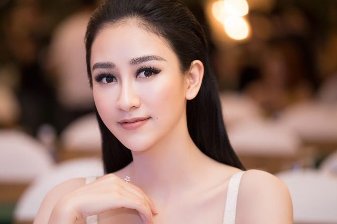 &Aacute; hậu H&agrave; Thu xuất hiện li&ecirc;n tục với h&igrave;nh ảnh sexy, chuẩn bị