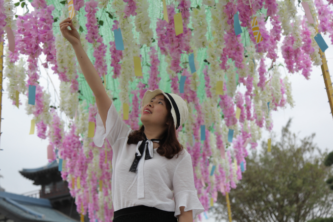 Để tận hưởng trọn vẹn văn h&oacute;a Nhật Bản đ&uacute;ng điệu, kh&ocirc;ng thể bỏ qua c&aacute;c hoạt động vui chơi v&agrave; tr&igrave;nh diễn đặc sắc.&nbsp;