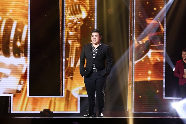 Thần tượng Bolero 2017 tập 5: &ldquo;Chết cười&rdquo; với m&agrave;n đọ catwalk của 4 HLV với hotboy 1m8