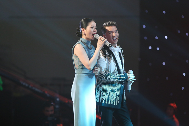 Lệ Quy&ecirc;n, Đ&agrave;m Vĩnh Hưng tranh gi&agrave;nh Kim Thủy về với đội của m&igrave;nh.