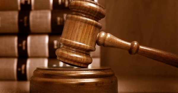 Nữ thư ký TAND TP HCM bị cáo buộc môi giới 