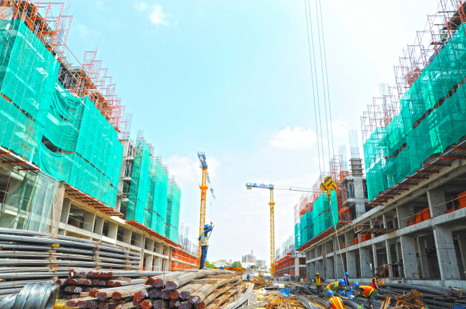 Him Lam Ph&uacute; An đang được x&acirc;y dựng đến tầng 8.