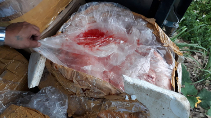 C&aacute;c th&ugrave;ng nội tạng đ&atilde; bốc m&ugrave;i h&ocirc;i thối nặng.