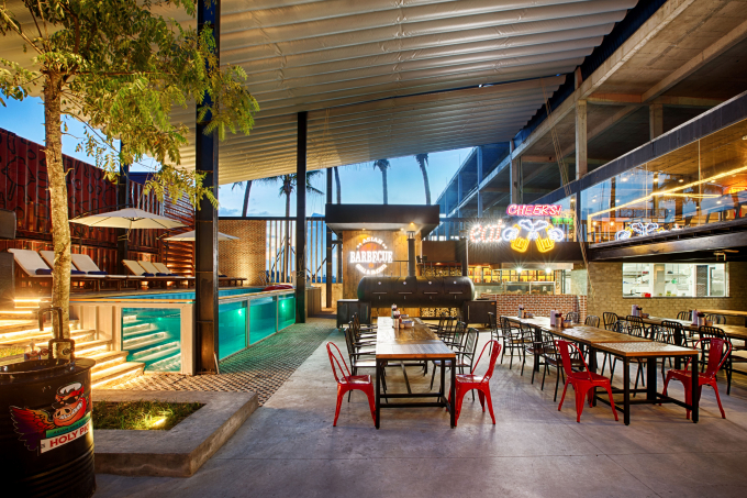 Holy Pig &ndash; nh&agrave; h&agrave;ng phong c&aacute;ch container thuộc chuỗi ẩm thực đa phong c&aacute;ch&nbsp;tại Cocobay Đ&agrave; Nẵng.