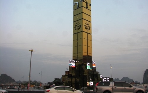 Ngắm cột đồng hồ 35 tỷ tại Quảng Ninh