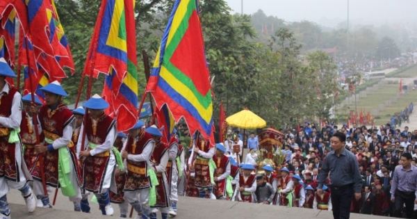 Giỗ Tổ Hùng Vương 2017: Gần 8 triệu lượt du khách về dâng hương