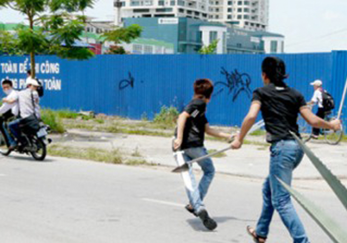 Đ&egrave;o bạn g&aacute;i tr&ecirc;n xe đạp điện nam thanh ni&ecirc;n bị ch&eacute;m nhập viện (Ảnh minh họa).