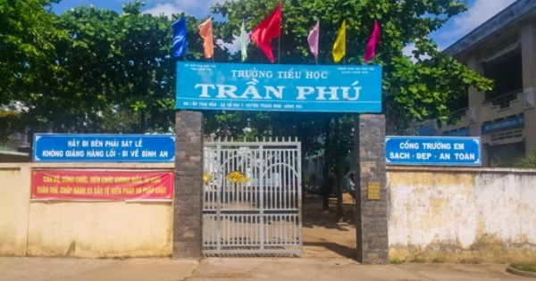 Nữ giảng viên tụt quần học sinh giữa lớp để dọa nạt