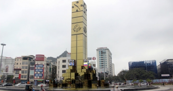 Chủ tịch Thành phố Hạ Long nói gì về cột đồng hồ 35 tỉ?