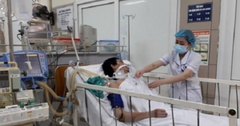 Thêm 2 trường hợp nguy kịch vì uống rượu có Methanol