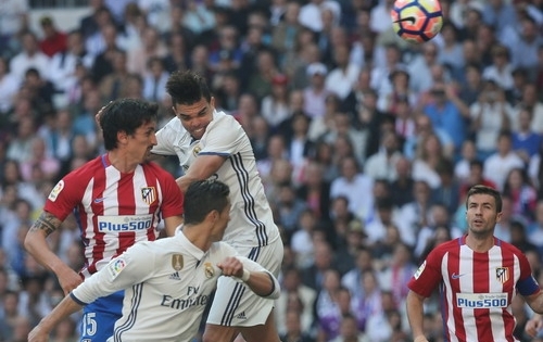 Real mất điểm ở derby Madrid, Barcelona thua tan tác Malaga
