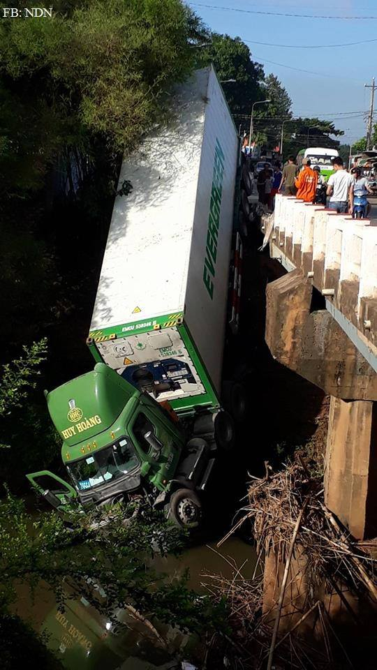 Hiện trường vụ tai nạn. (ảnh: Facebook Người Đồng Nai)