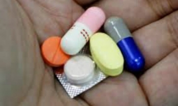 Uống thuốc quên bóc khỏi vỉ, nam thanh niên nhập viện cấp cứu