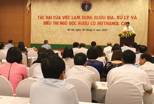 Hội thảo về t&aacute;c hại của việc lạm dụng rượu bia, xử l&yacute; v&agrave; điều trị ngộ độc rượu c&oacute; methanol cao &ndash; diễn ra ng&agrave;y 10/4. Ảnh: H&agrave; Nội Mới.