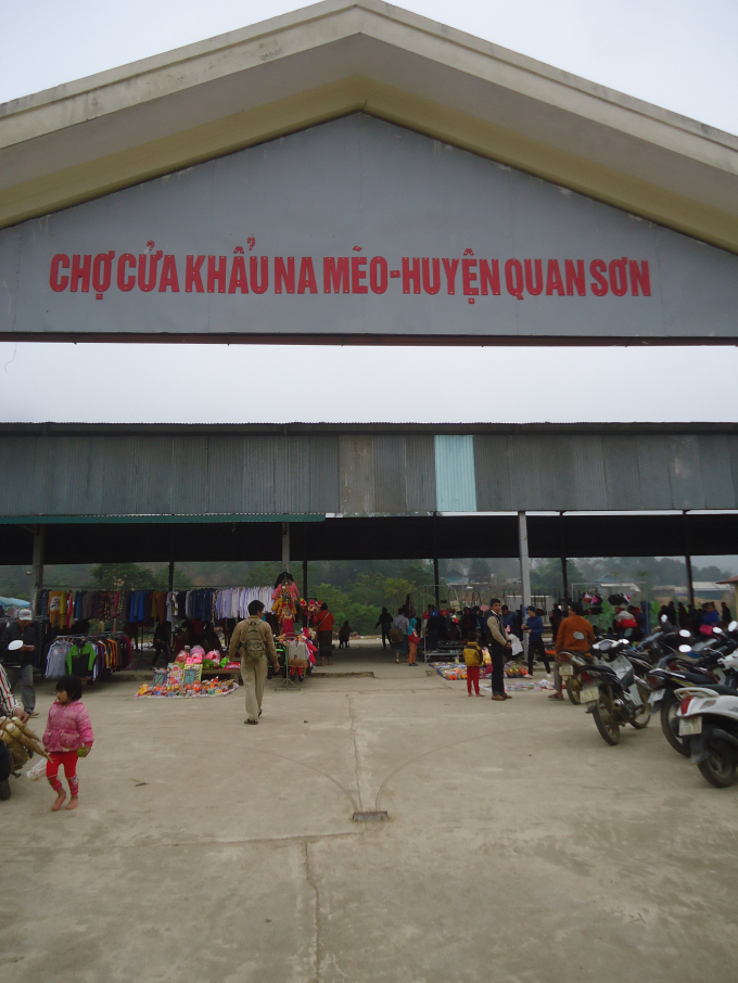 Đ&acirc;y l&agrave; phi&ecirc;n chợ Na M&egrave;o ở huyện Quan Sơn (Việt Nam) cũng chỉ họp v&agrave;o s&aacute;ng thuws7 h&agrave;ng tuần.