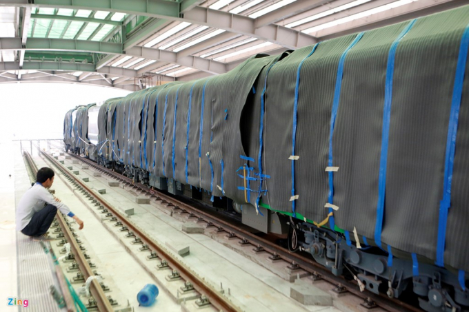 T&agrave;u gồm 4 toa, tổng chiều d&agrave;i khoảng 90 m, trong đ&oacute; c&oacute; 2 toa ngắn v&agrave; 2 toa d&agrave;i.