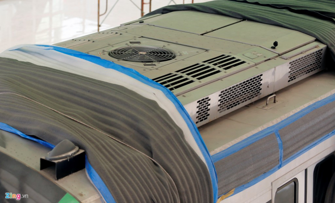 Tr&ecirc;n n&oacute;c l&agrave; hệ thống điều h&ograve;a đang bị bụi b&aacute;m do qu&aacute; tr&igrave;nh x&acirc;y dựng, ho&agrave;n thiện nh&agrave; ga.