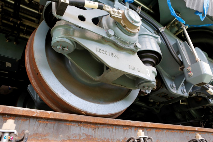 Hệ thống b&aacute;nh xe tr&ecirc;n đường ray.