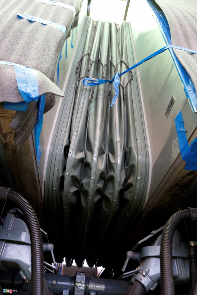 Phần kết nối đ&agrave;n hồi co gi&atilde;n giữa c&aacute;c toa t&agrave;u.