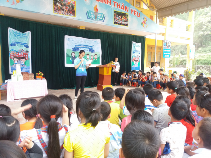 Dự &aacute;n V&ograve;ng tr&ograve;n s&aacute;ch đ&atilde; quy&ecirc;n g&oacute;p được hơn 400 đầu s&aacute;ch tại trường tiểu học Quang Sơn