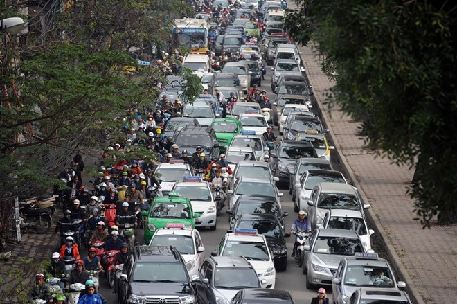 Bộ đ&ocirc;i từng gh&eacute; thăm Việt Nam hồi 2016 v&agrave; rất ấn tượng trước cảnh đ&ocirc;ng đ&uacute;c của đường phố H&agrave; Nội. Họ rất muốn t&igrave;m c&aacute;ch đưa thương hiệu tới ghi h&igrave;nh tại quốc gia Đ&ocirc;ng Nam &Aacute;. Ảnh:&nbsp;Ho&agrave;ng H&agrave;.