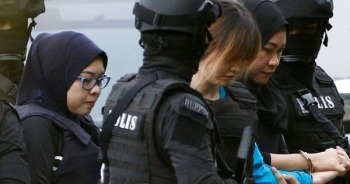 Đoàn Thị Hương tới tòa trước phiên xét xử tại Malaysia