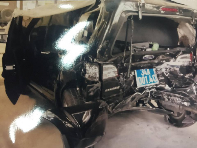 Chiếc xe của Viện KSND TP Hải Dương trong vụ tai nạn (bản &aacute;n).