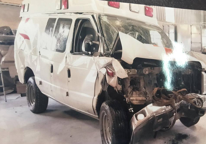 Chiếc xe cứu thương, vật chứng trong vụ &aacute;n (bản ảnh).