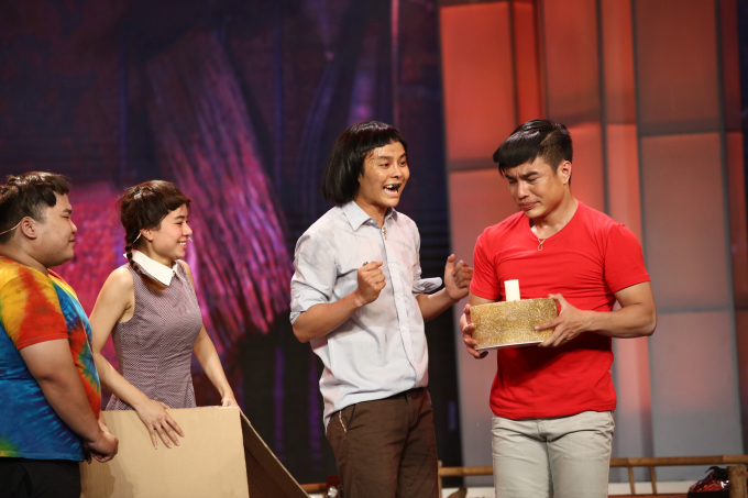 L&yacute; H&ugrave;ng, Việt Trinh n&iacute;n thở với tiết mục ảo thuật nguy hiểm của V&otilde; Minh L&acirc;m - Bảo L&acirc;m