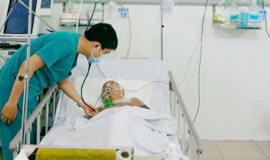 Bệnh nh&acirc;n 70 tuổi được cứu sống d&ugrave; đ&atilde; ngưng tim, ngưng thở.&nbsp;