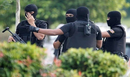 Cảnh s&aacute;t được huy động bảo đảm an ninh b&ecirc;n ngo&agrave;i t&ograve;a &aacute;n.